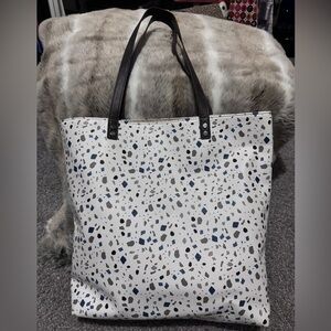 Thirty-One Around Town Tote in the Terrazzo Pebble pattern